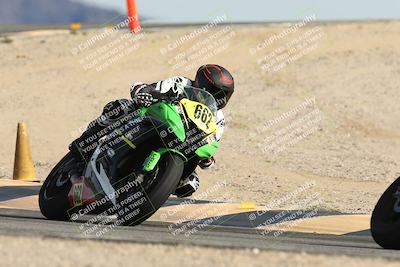 media/Nov-16-2025-Race Pace (Sun) [[8c5fa54630]]/Verified Riders/8-Turn 12 (120pm)/